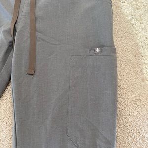 figs women's Yola™ - Petite Skinny Scrub Pants